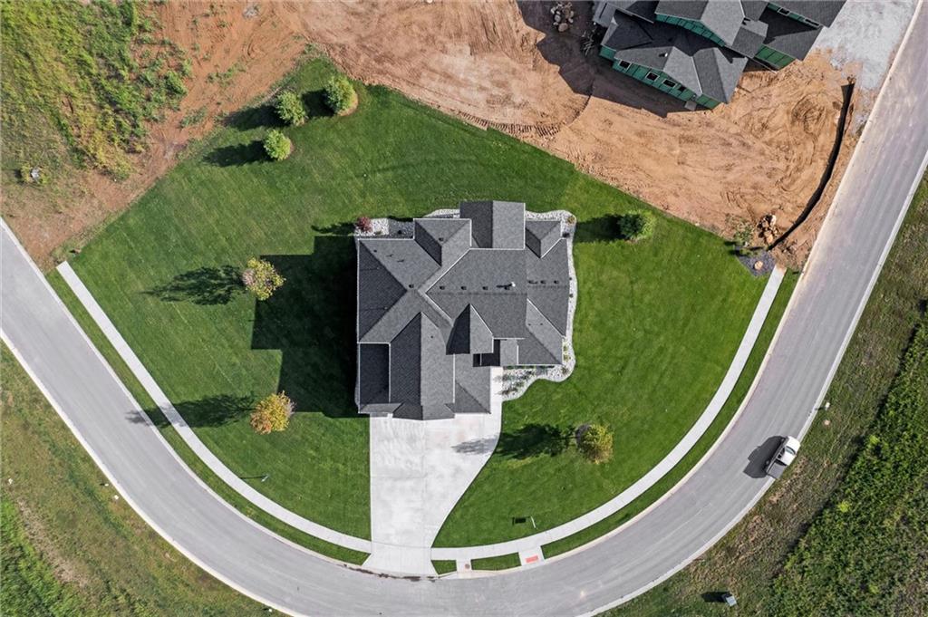 Neighboring estate at Connor Creek South — photo 8