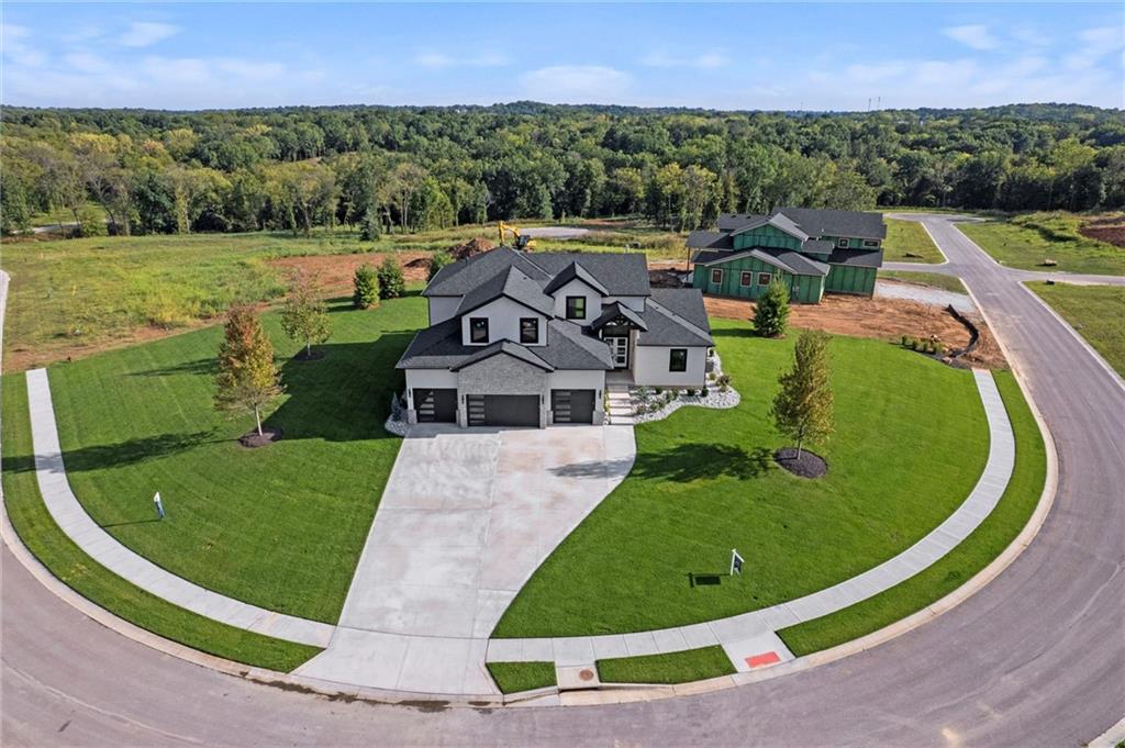 Neighboring estate at Connor Creek South — photo 1