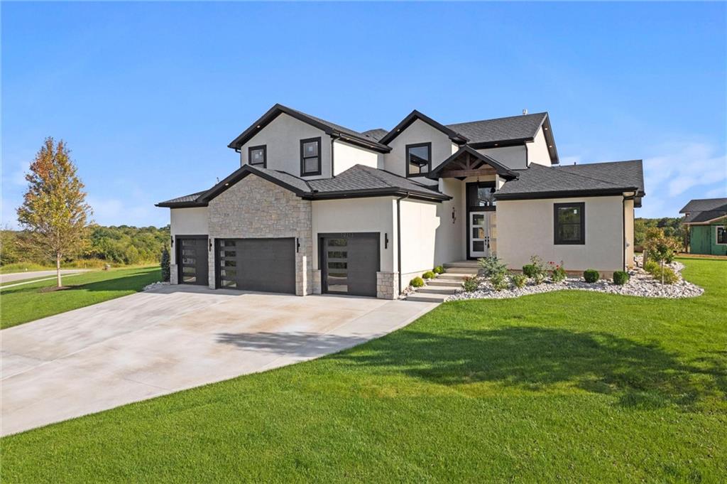 Neighboring estate at Connor Creek South — photo 2