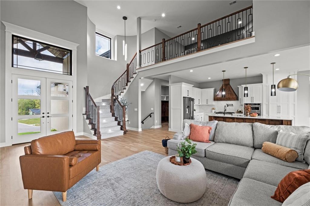 Neighboring estate interior at Connor Creek South — photo 1