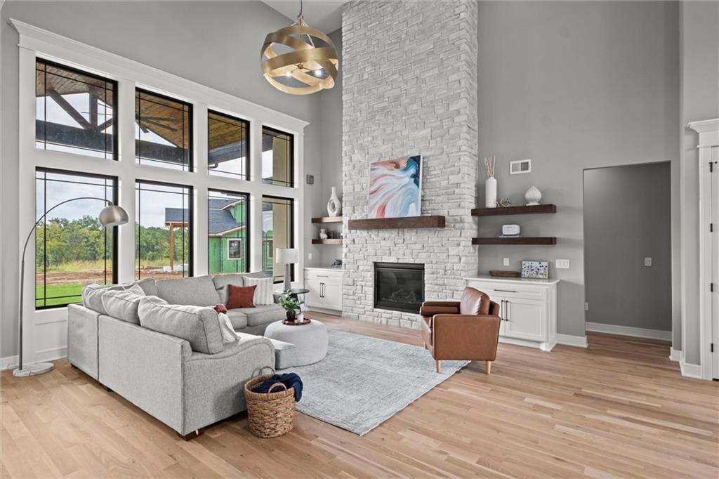 Neighboring estate interior at Connor Creek South — photo 4