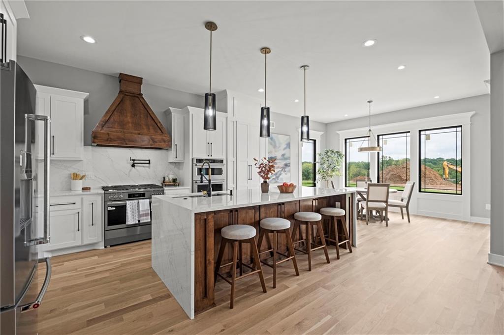 Neighboring estate interior at Connor Creek South — photo 6
