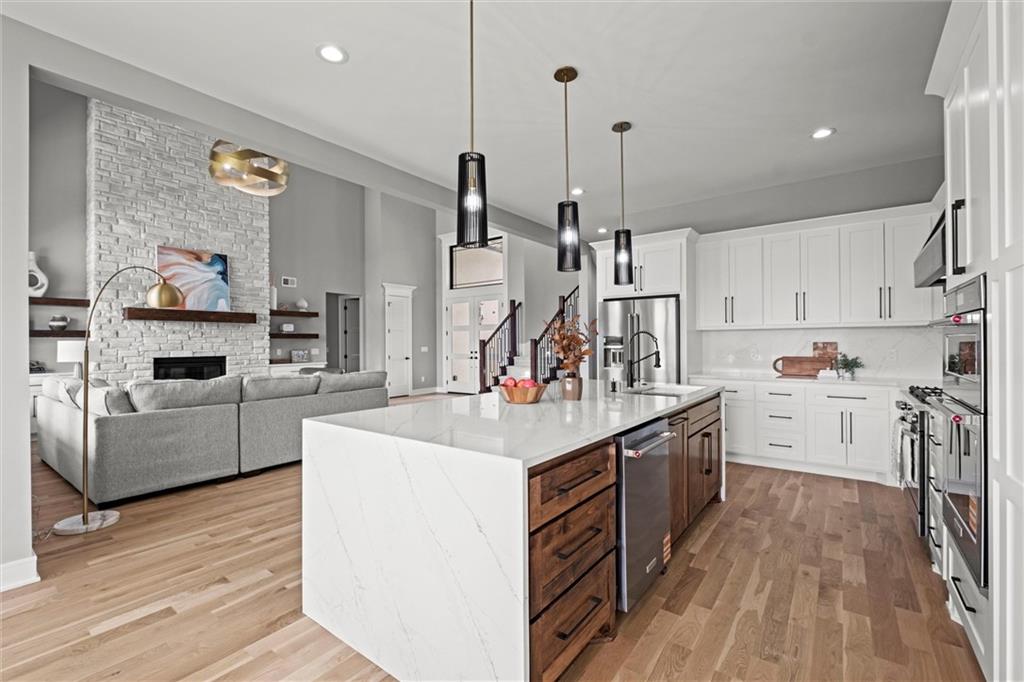 Neighboring estate interior at Connor Creek South — photo 8