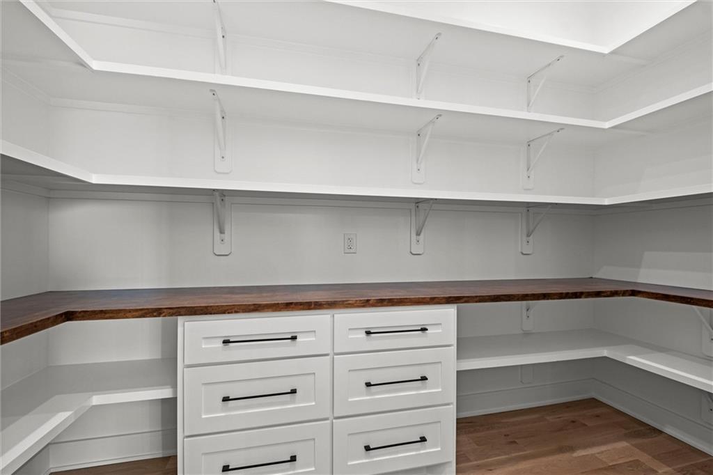 Neighboring estate interior at Connor Creek South — photo 10