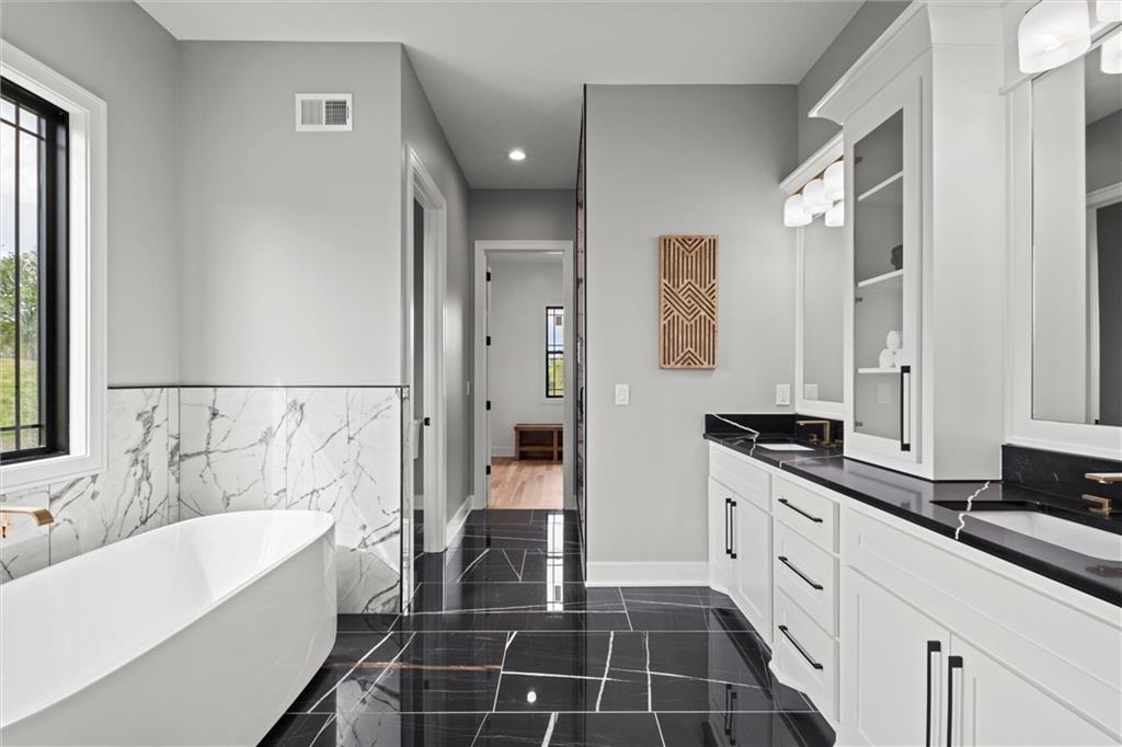 Neighboring estate interior at Connor Creek South — photo 14