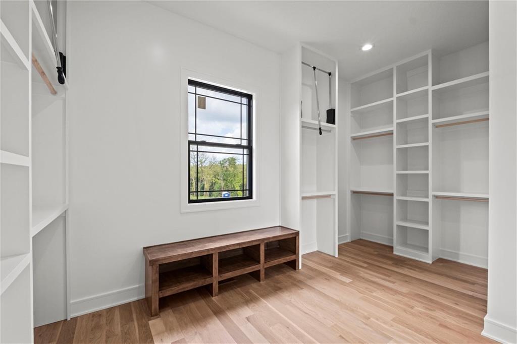 Neighboring estate interior at Connor Creek South — photo 16