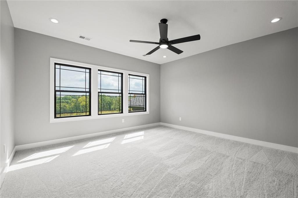 Neighboring estate interior at Connor Creek South — photo 12