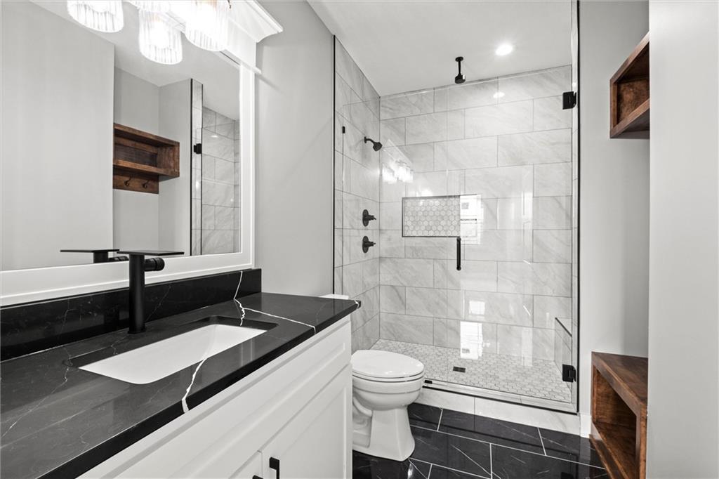 Neighboring estate interior at Connor Creek South — photo 15