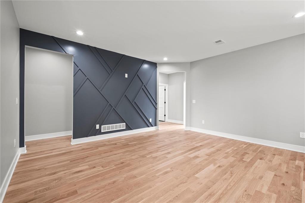 Neighboring estate interior at Connor Creek South — photo 17