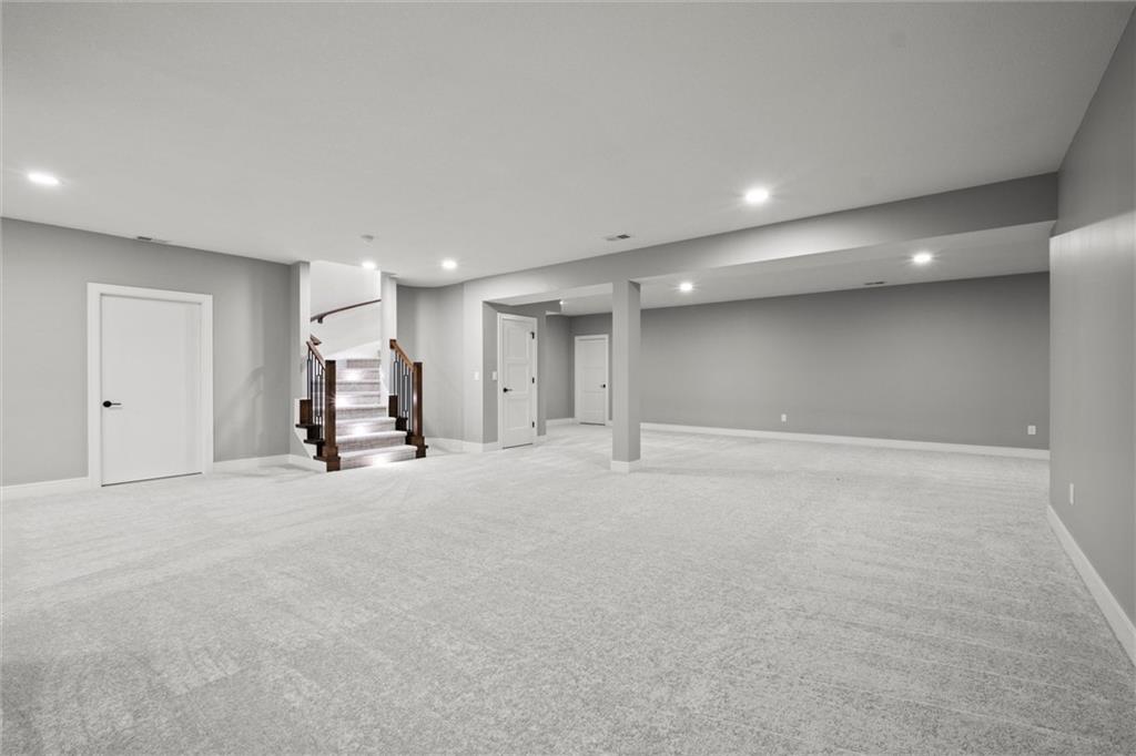 Neighboring estate interior at Connor Creek South — photo 19