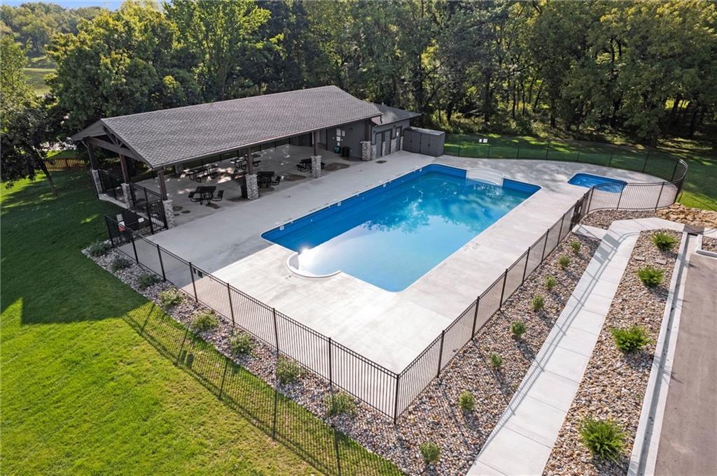 Connor Creek South amenities — photo 1